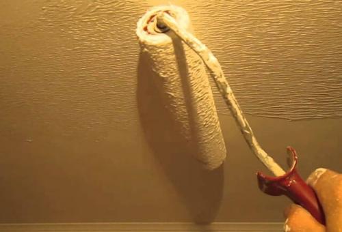 Чем лучше красить потолок. Особенности водоэмульсионных красок 01