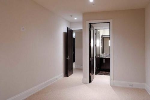 Как правильно подобрать плинтус по цвету для пола. Как выбрать плинтус: к чему подбирать