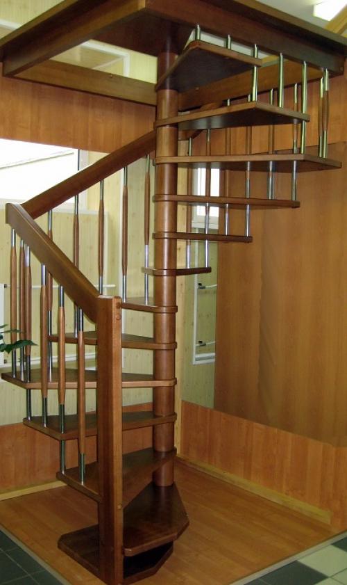 Лестница в квартире двухуровневой. Оформление лестницы в двухуровневой квартире 04 Лестница в квартире двухуровневой. Оформление лестницы в двухуровневой квартире 04