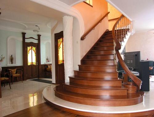 Лестница в квартире двухуровневой. Оформление лестницы в двухуровневой квартире 01 Лестница в квартире двухуровневой. Оформление лестницы в двухуровневой квартире 01