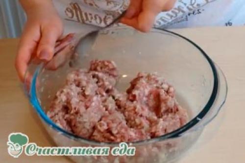 Как сделать сочный фарш для беляшей. Тем временем сделаем фарш для беляшей: