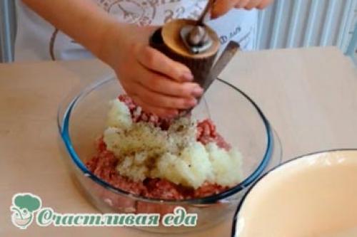Как сделать сочный фарш для беляшей. Тем временем сделаем фарш для беляшей: