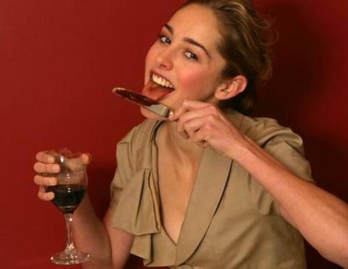 Как правильно сидеть за столом во время еды. Как себя вести за столом в официальной обстановке 03