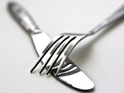 Как правильно сидеть за столом во время еды. Как себя вести за столом в официальной обстановке 16