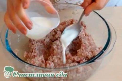 Как сделать сочный фарш для беляшей. Тем временем сделаем фарш для беляшей:
