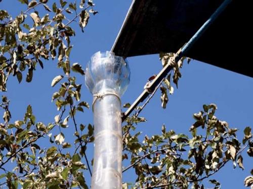 Водосток из подручных материалов. Простой и бесплатный вариант водостока для дачи своими руками