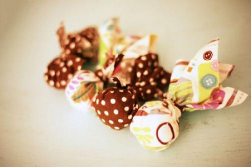 Игрушки для кошек своими руками из подручных средств в домашних условиях. Простые идеи отличных игрушек для котов, созданных из подручных материалов