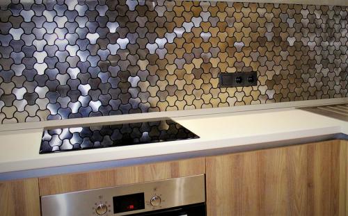 Когда класть фартук на кухне. Фартук на кухню, до или после гарнитура