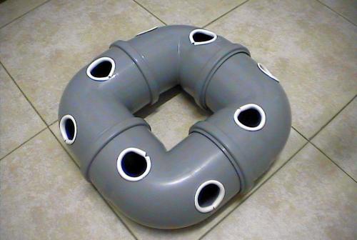 Как сделать игрушку для кота из киндера. Как сделать игрушку для кота из подручных средств