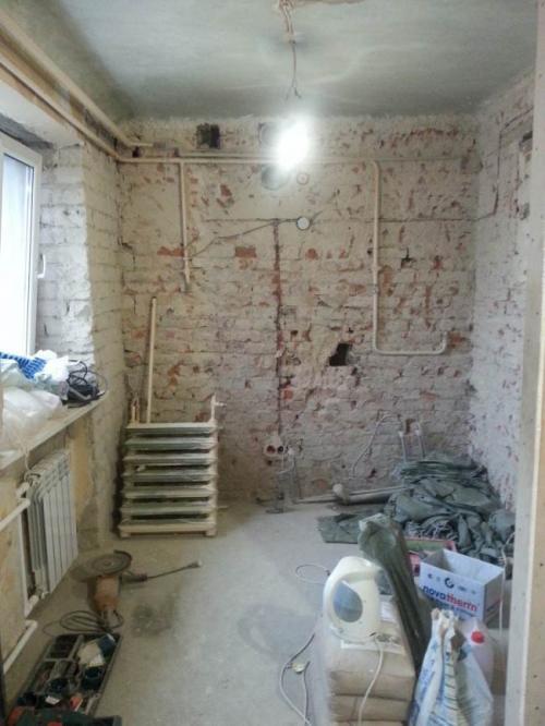 Зал студия с кухней в хрущевке. Белая кухня совмещенная с гостиной в хрущевке 5,6 кв.м.