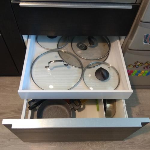 Держатель для крышек на дверцу. Ох уж эти крышки! Или 8 отличных идей для хранения крышек от кастрюль и сковородок.