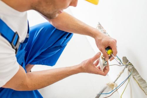 С чего начать ремонт в новостройке с белой отделкой. Электромонтажные работы