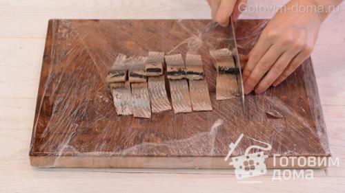 Как отделить селедку от костей быстро. Подготовка рабочего места 15