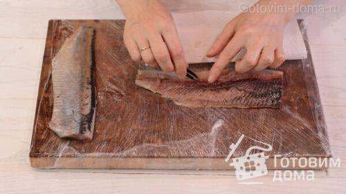 Как отделить селедку от костей быстро. Подготовка рабочего места 14