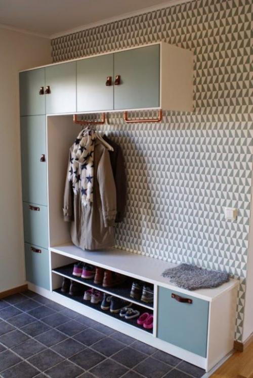 Квартира без прихожей дизайн. Отделка стен прихожей 04