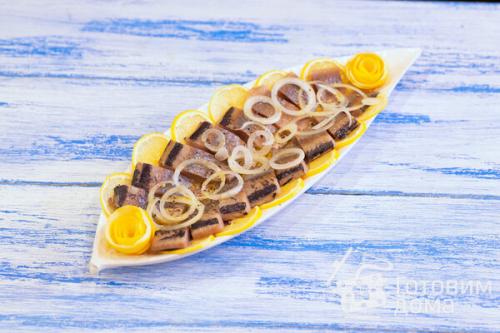 Как отделить селедку от костей быстро. Подготовка рабочего места 16