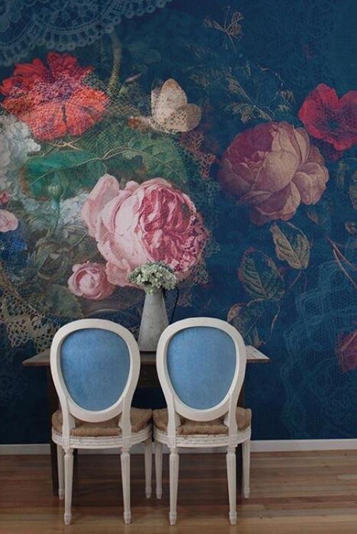 Нарисованные цветы на стене. Роспись с цветами в классическом стиле