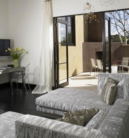 Плинтус в цвет пола.  Под цвет пола