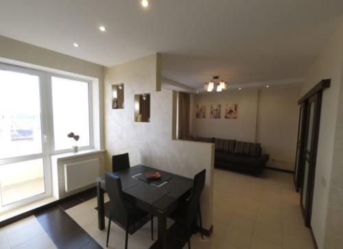 Проекты кухни совмещенной с гостиной для частного дома. Перегородка 04 Проекты кухни совмещенной с гостиной для частного дома. Перегородка 04