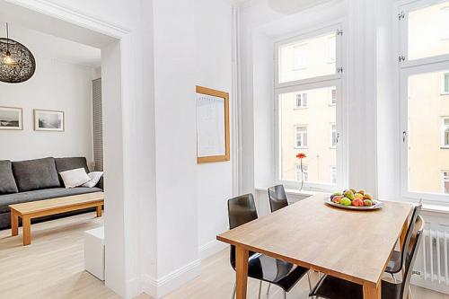 Ремонт в трехкомнатной сталинке. Интерьер в разного типа кухнях