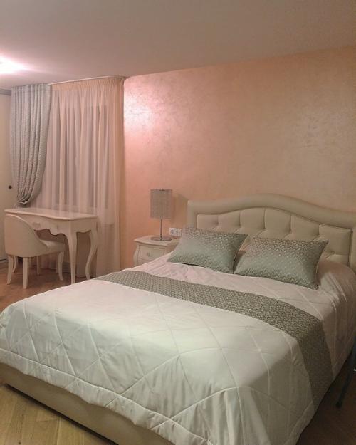 Текстиль в спальне сочетания. 50 примеров сочетания штор и покрывала в спальне