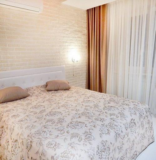 Текстиль в спальне сочетания. 50 примеров сочетания штор и покрывала в спальне