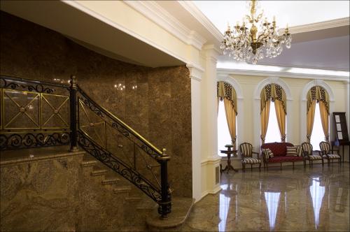 Эмин Агаларов где живет в москве. Эмин Агаларов удивил роскошью дома со стеклянными стенами, выстроенного на берегу моря