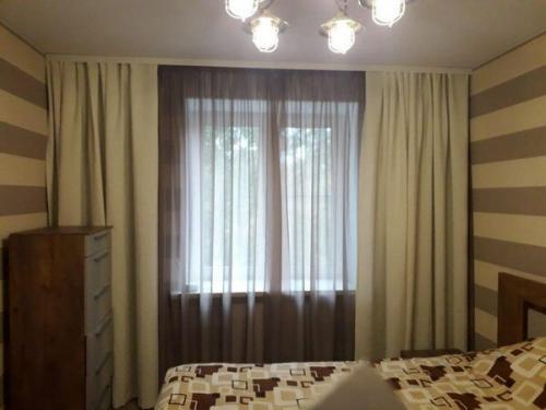 Текстиль в спальне сочетания. 50 примеров сочетания штор и покрывала в спальне