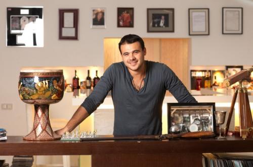 Эмин Агаларов где живет в москве. Эмин Агаларов удивил роскошью дома со стеклянными стенами, выстроенного на берегу моря