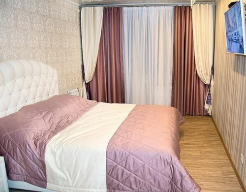 Текстиль в спальне сочетания. 50 примеров сочетания штор и покрывала в спальне