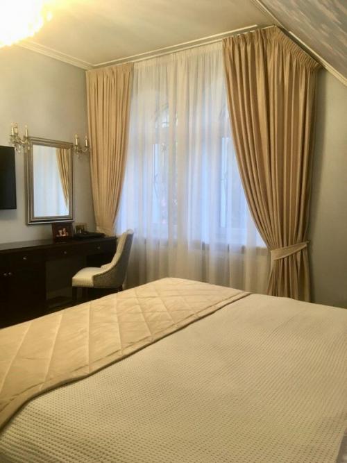 Текстиль в спальне сочетания. 50 примеров сочетания штор и покрывала в спальне