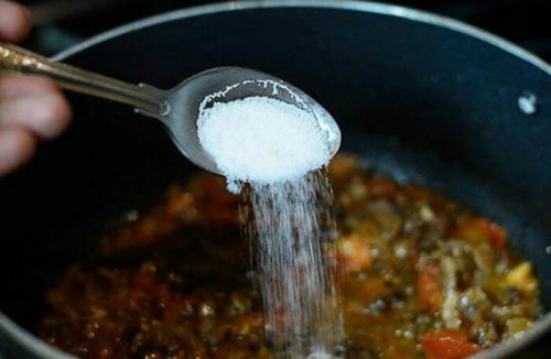 Что делать, если пересолил суп или другое блюдо? 6 вариантов, как исправить ситуацию.