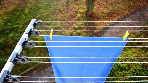 Как сушить белье на балконе. Сушилка для белья