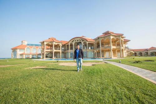 Эмин Агаларов где живет в москве. Эмин Агаларов удивил роскошью дома со стеклянными стенами, выстроенного на берегу моря