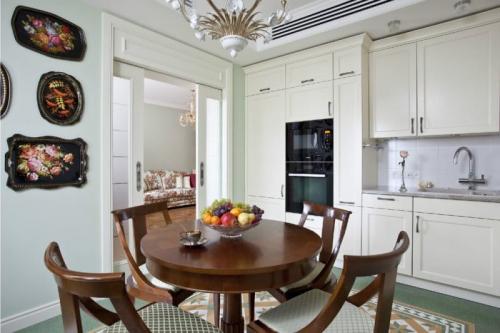 Темно зеленая кухня. Сочетание с белым цветом – универсальное и беспроигрышное