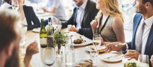 Правила этикета за столом для девушек. 15 правил этикета за столом, которые должен знать каждый 08 Правила этикета за столом для девушек. 15 правил этикета за столом, которые должен знать каждый 08