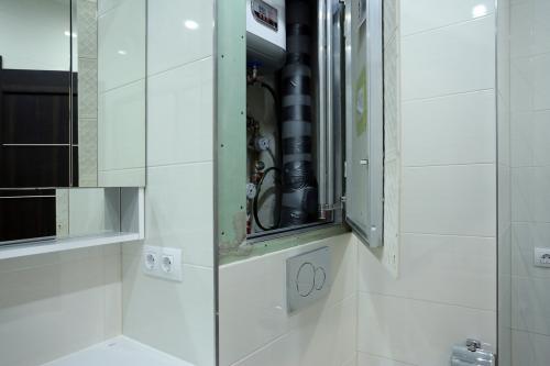 Скрытый люк в ванной. Как открыть люк-невидимку?