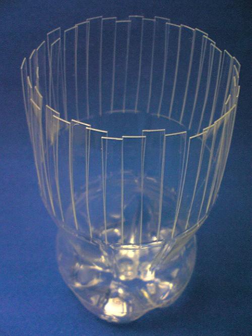 Как сделать вазу из пластиковой бутылки для цветов. Вазы из пластиковых бутылок 03