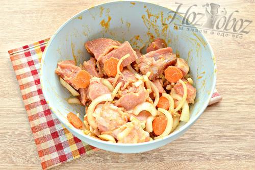 Мясо в духовке в рукаве. Приготовление