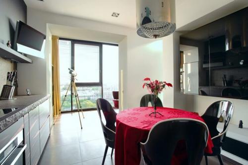 Кухня с выходом на балкон. Балкон, совмещенный с кухней — 100 фото идей дизайна