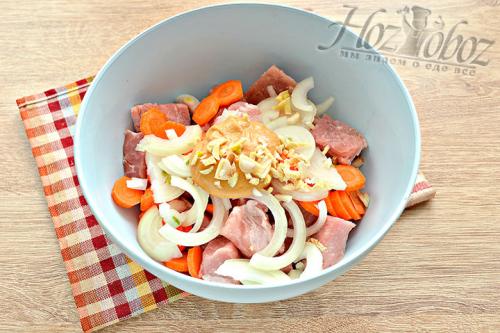 Мясо в духовке в рукаве. Приготовление