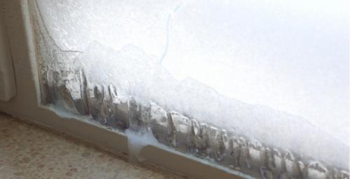 Почему потеют пластиковые окна изнутри. Почему потеют окна – причины и их устранение