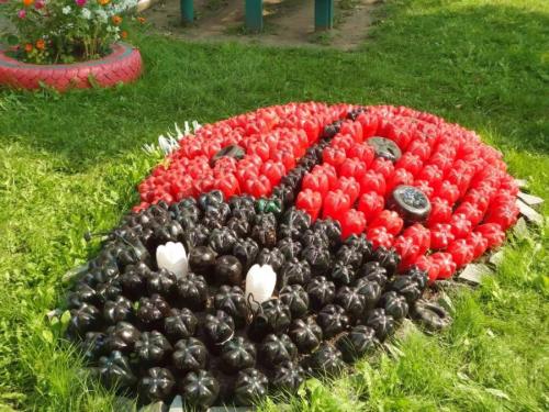 Клумба из бутылок пластиковых. Что хорошего в пластиковых бутылках
