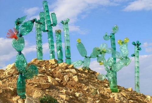 Поделки из пластиковых бутылок для сада и огорода. Поделки из пластиковых бутылок для дачи, сада и огорода: идеи, схемы и мастер-классы