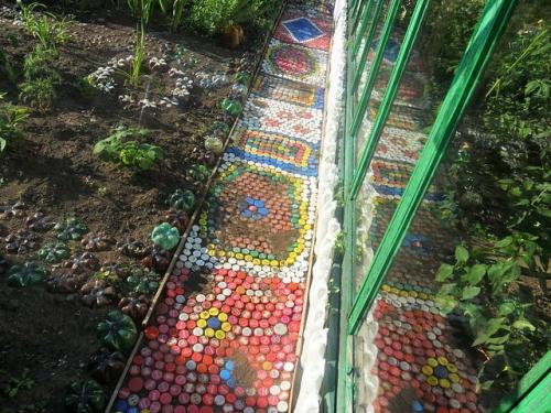 Поделки из пластиковых бутылок для сада и огорода. Поделки из пластиковых бутылок для дачи, сада и огорода: идеи, схемы и мастер-классы