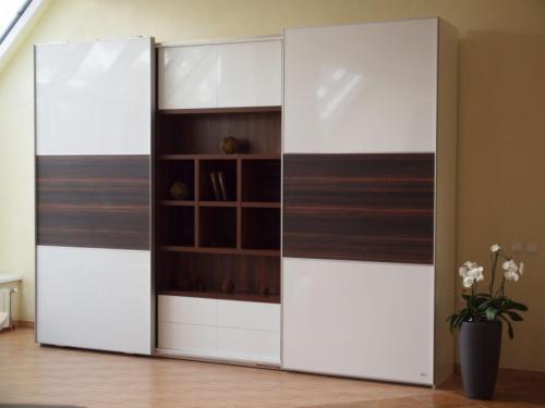 Шкаф купе в гостиную во всю стену. Шкаф в гостиную – дизайн мебели и организация полезного пространства (110 фото)