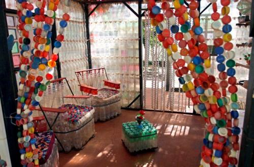 Поделки из пластиковых бутылок для сада и огорода. Поделки из пластиковых бутылок для дачи, сада и огорода: идеи, схемы и мастер-классы