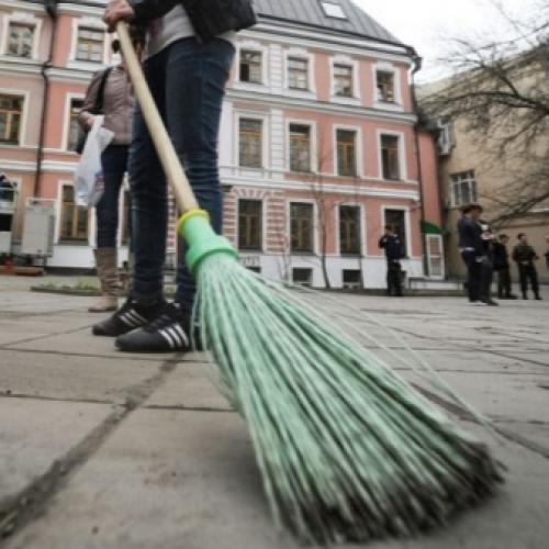 Как сделать из пластиковых бутылок метлу. Самодельная метла из старых пластиковых бутылок 08