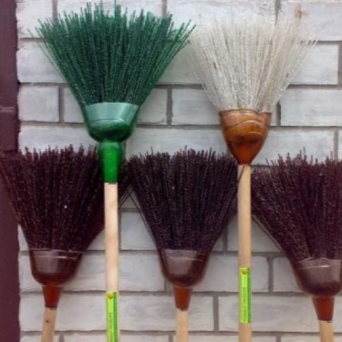 Как сделать из пластиковых бутылок метлу. Самодельная метла из старых пластиковых бутылок 09