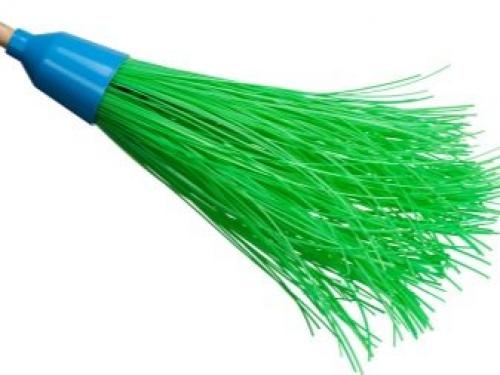 Как сделать из пластиковых бутылок метлу. Самодельная метла из старых пластиковых бутылок 05